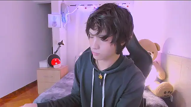 AllanYong18 online show from April 17, 2026, 7:11 am