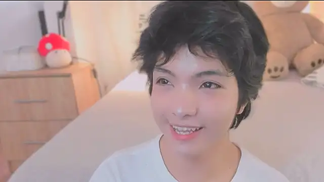 Snapshot of AllanYong18 chatting on February 21, 2026, 1:35 pm AllanYong18 online show from February 21, 2026, 1:35 pm