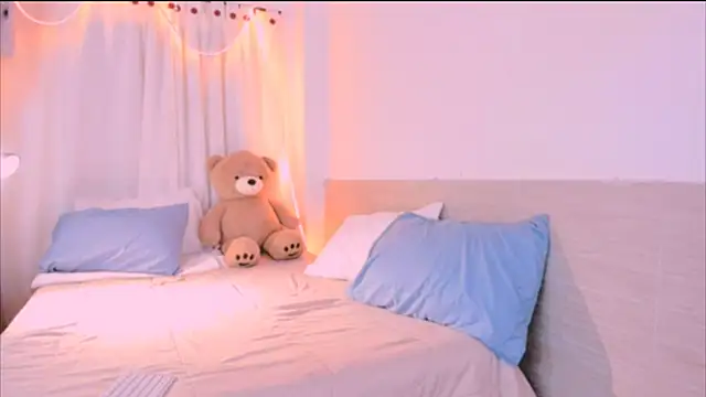 Snapshot of AllanYong18 chatting on December 17, 2025, 8:08 am AllanYong18 online show from December 17, 2025, 8:08 am