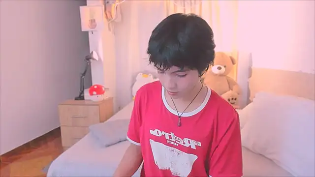 Snapshot of AllanYong18 chatting on February 6, 2026, 9:38 am AllanYong18 online show from February 6, 2026, 9:38 am