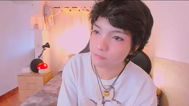 AllanYong18 online show from April 10, 2026, 1:29 pm