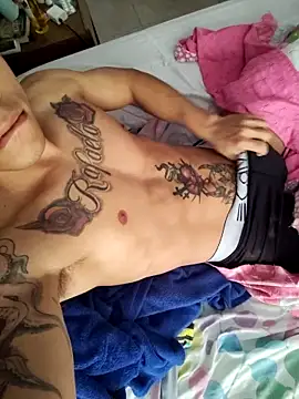 Snapshot of rey692 chatting on February 20, 2026, 2:52 pm rey692 online show from February 20, 2026, 2:52 pm