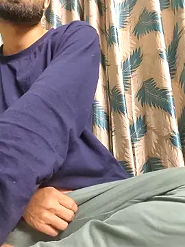 TOPMOON001 online show from February 26, 2026, 7:14 pm