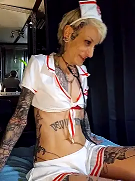 Snapshot of MissParadise40 chatting on March 3, 2025, 11:03 pm MissParadise40 online show from March 3, 2025, 11:03 pm