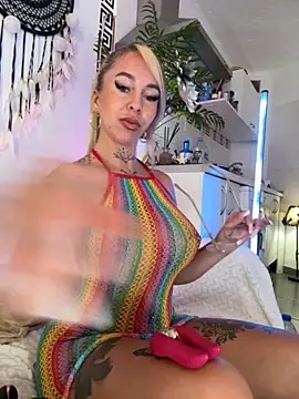 CheekyChels online show from October 26, 2025, 12:16 pm