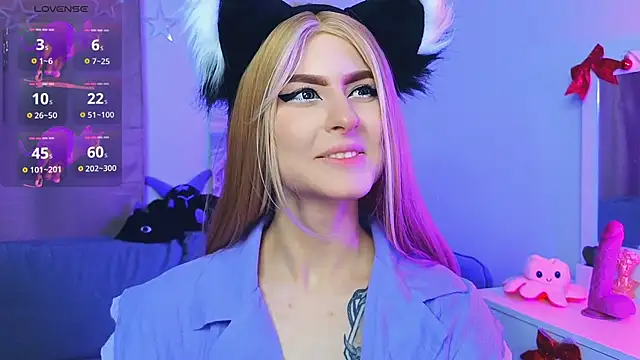 Snapshot of Emily__Mooree chatting on February 10, 2025, 4:08 am Emily Mooree online show from February 10, 2025, 4:08 am