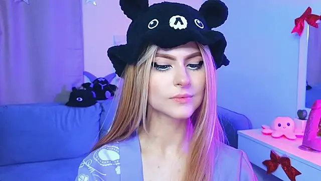 Snapshot of Emily__Mooree chatting on February 11, 2025, 7:23 am Emily Mooree online show from February 11, 2025, 7:23 am