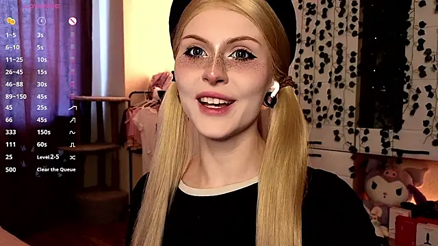 Snapshot of Emily__Mooree chatting on October 5, 2025, 9:00 am Emily Mooree online show from October 5, 2025, 9:00 am