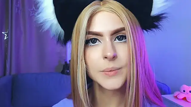 Snapshot of Emily__Mooree chatting on February 10, 2025, 7:15 am Emily Mooree online show from February 10, 2025, 7:15 am