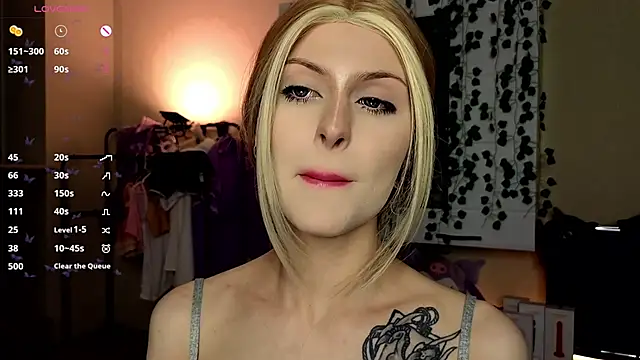 Snapshot of Emily__Mooree chatting on November 1, 2025, 3:24 am Emily Mooree online show from November 1, 2025, 3:24 am