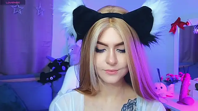 Snapshot of Emily__Mooree chatting on February 2, 2025, 4:15 am Emily Mooree online show from February 2, 2025, 4:15 am