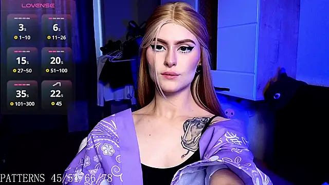 Snapshot of Emily__Mooree chatting on March 20, 2025, 8:42 am Emily Mooree online show from March 20, 2025, 8:42 am