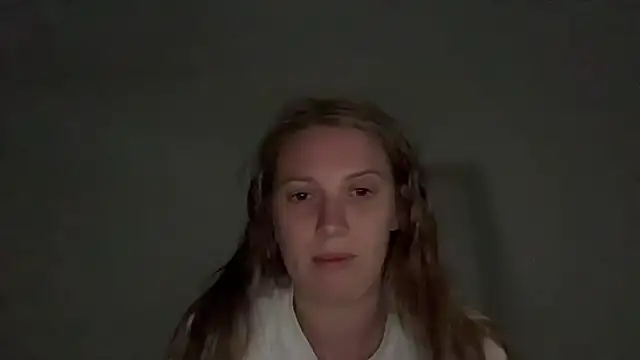 Snapshot of Ella-82 chatting on July 6, 2026, 7:27 pm Ella-82 online show from July 6, 2026, 7:27 pm