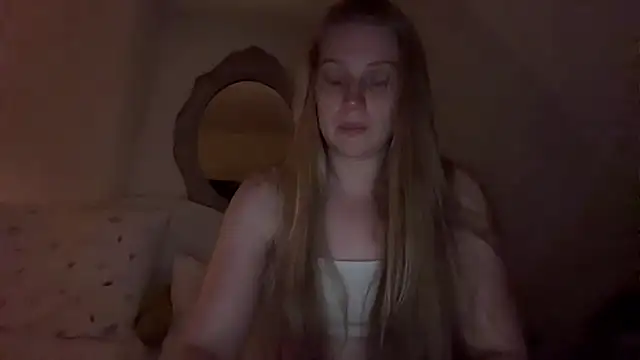 Snapshot of Ella-82 chatting on June 24, 2026, 9:01 pm Ella-82 online show from June 24, 2026, 9:01 pm