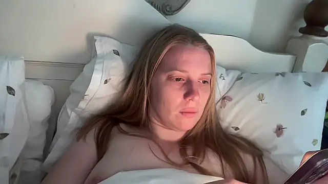 Snapshot of Ella-82 chatting on June 21, 2026, 7:19 pm Ella-82 online show from June 21, 2026, 7:19 pm