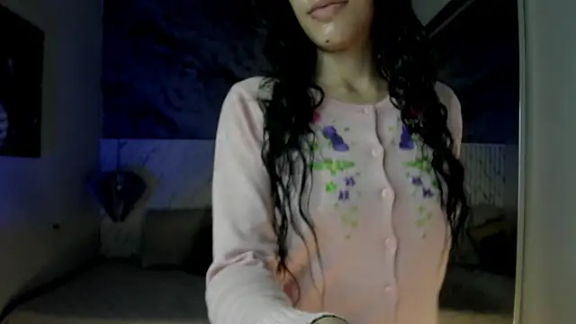 vaiolethsan   online show from June 22, 2026, 7:44 pm