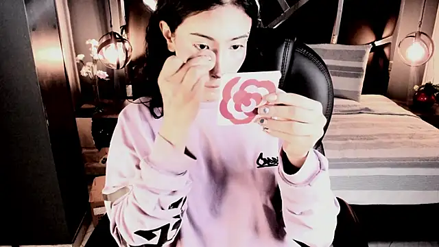 vaiolethsan   online show from December 20, 2025, 8:01 pm