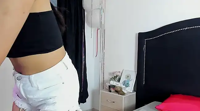 Snapshot of Cleo_Hott chatting on March 22, 2025, 4:14 am Cleo Hott online show from March 22, 2025, 4:14 am