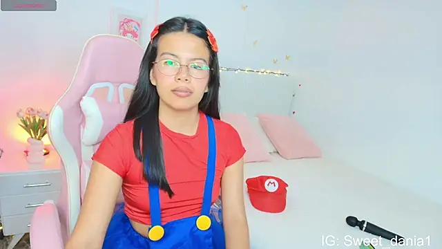 sweet dania  online show from October 11, 2025, 4:35 am