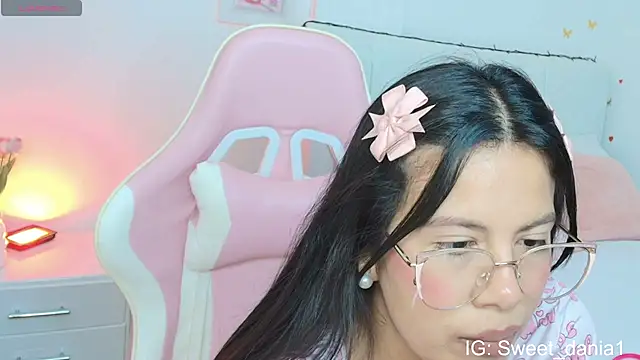 sweet dania  online show from September 29, 2025, 3:46 am