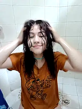 MiaQueen021 online show from October 6, 2025, 5:13 pm