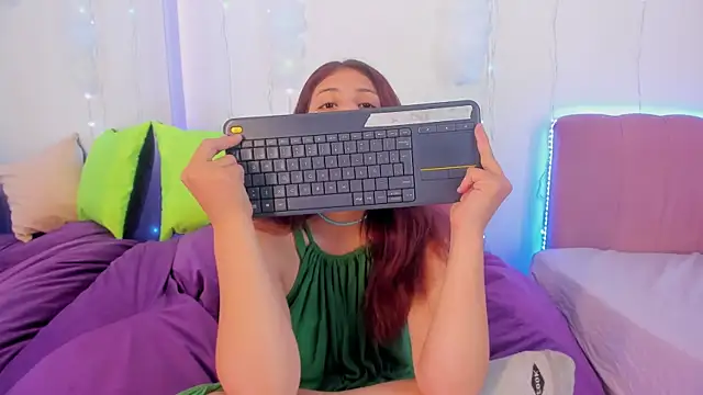 MiaQueen021 online show from October 3, 2025, 2:18 pm