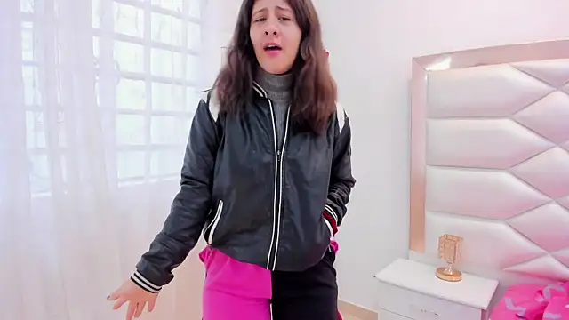 MiaQueen021 online show from March 5, 2025, 12:33 pm