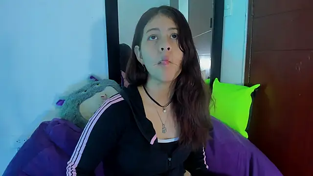 MiaQueen021 online show from September 12, 2025, 1:44 pm