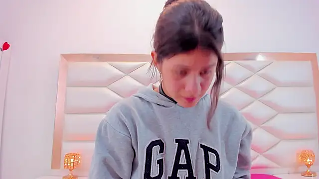 MiaQueen021 online show from March 8, 2025, 3:35 pm