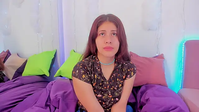 MiaQueen021 online show from October 8, 2025, 1:34 pm