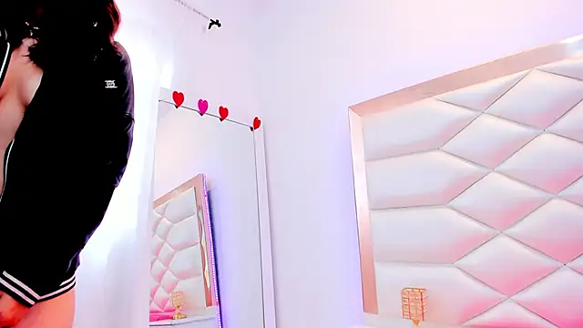 MiaQueen021 online show from February 25, 2025, 3:31 pm