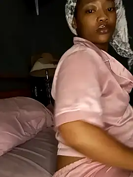 Snapshot of CaramelsexyCake chatting on December 3, 2025, 9:03 pm CaramelsexyCake online show from December 3, 2025, 9:03 pm