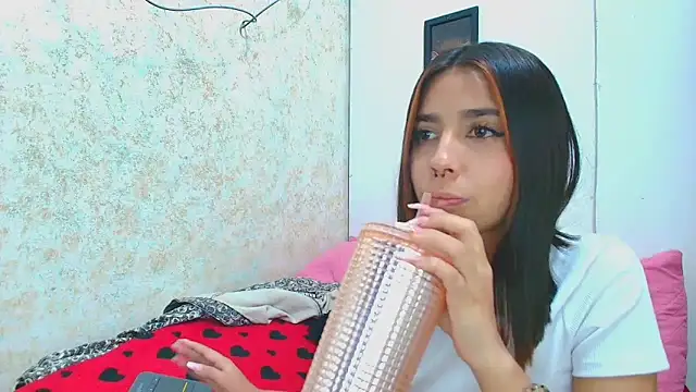 Rousse violett online show from March 16, 2025, 3:04 am