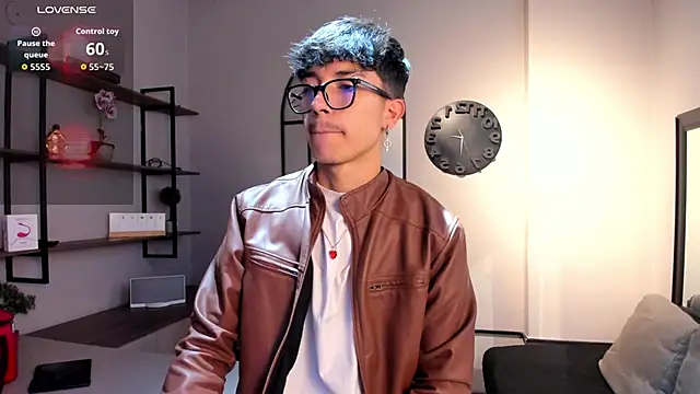 Snapshot of tim__fox chatting on October 27, 2025, 12:06 pm tim fox online show from October 27, 2025, 12:06 pm