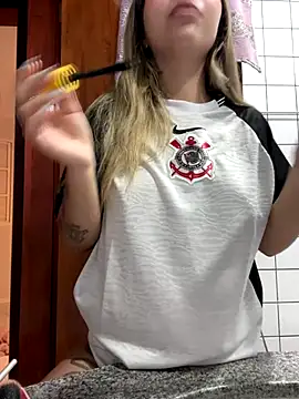 ninfduda online show from December 18, 2025, 2:27 am