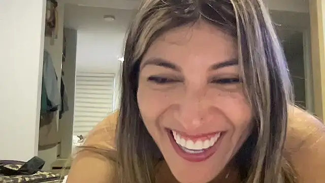 Snapshot of LunaBeya chatting on July 1, 2026, 10:54 pm LunaBeya online show from July 1, 2026, 10:54 pm