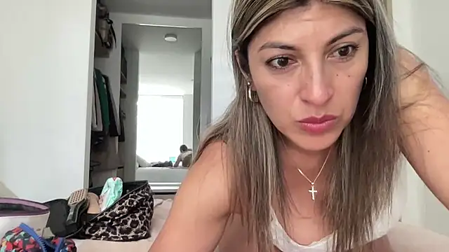 Snapshot of LunaBeya chatting on May 30, 2026, 6:57 pm LunaBeya online show from May 30, 2026, 6:57 pm