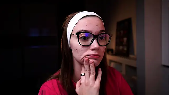 ileanacampbe online show from December 15, 2025, 4:40 am