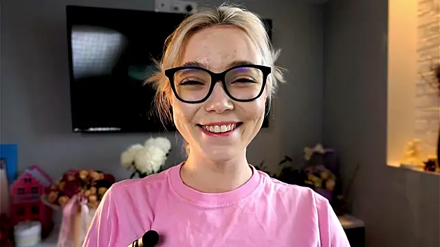 ileanacampbe online show from March 4, 2025, 6:26 am