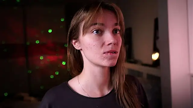 ileanacampbe online show from October 13, 2025, 4:25 am