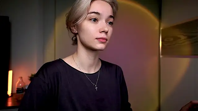 ileanacampbe online show from March 21, 2025, 4:17 am