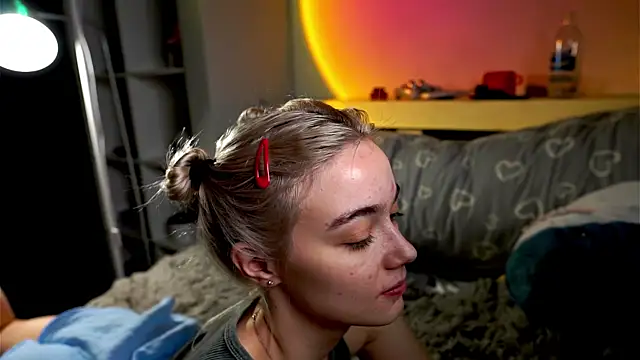 ileanacampbe online show from January 27, 2025, 5:58 am