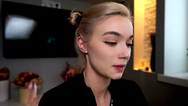 ileanacampbe online show from January 20, 2025, 8:52 am