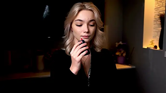 ileanacampbe online show from January 28, 2025, 5:00 am