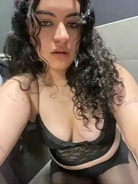 curlycurvybaddie online show from January 15, 2025, 10:13 pm