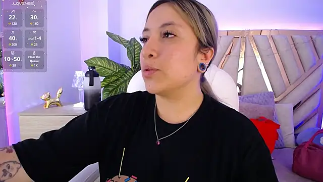 Snapshot of NyxAndria_1 chatting on March 18, 2025, 8:59 pm NyxAndria 1 online show from March 18, 2025, 8:59 pm