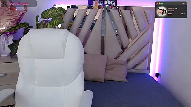 Snapshot of NyxAndria_1 chatting on September 22, 2025, 9:10 pm NyxAndria 1 online show from September 22, 2025, 9:10 pm