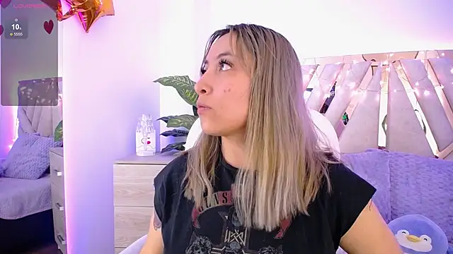 Snapshot of NyxAndria_1 chatting on March 13, 2025, 8:32 pm NyxAndria 1 online show from March 13, 2025, 8:32 pm