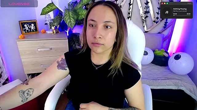 Snapshot of NyxAndria_1 chatting on October 27, 2025, 9:27 pm NyxAndria 1 online show from October 27, 2025, 9:27 pm