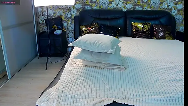 Snapshot of LiaStef chatting on November 16, 2025, 11:48 am LiaStef online show from November 16, 2025, 11:48 am